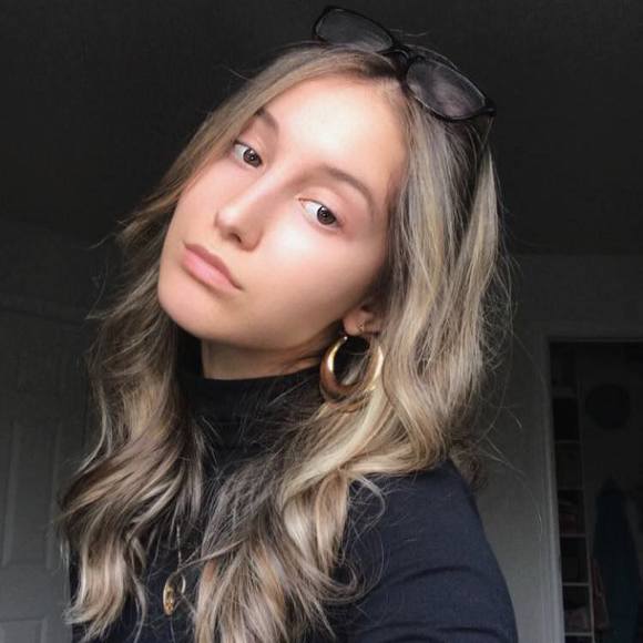 Meet your Posher, Alyssa - Picture 1 of 1